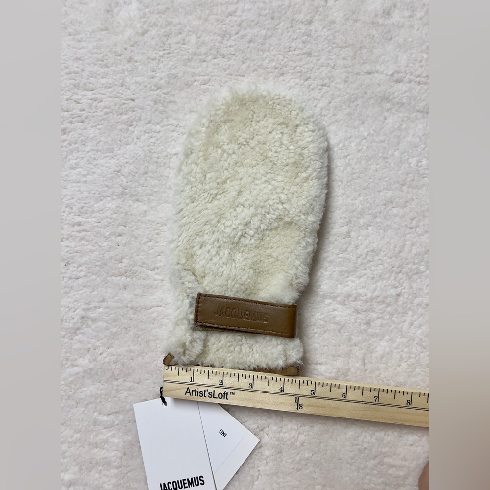 Jacquemus shearling leather mittens - Picture 9 of 9